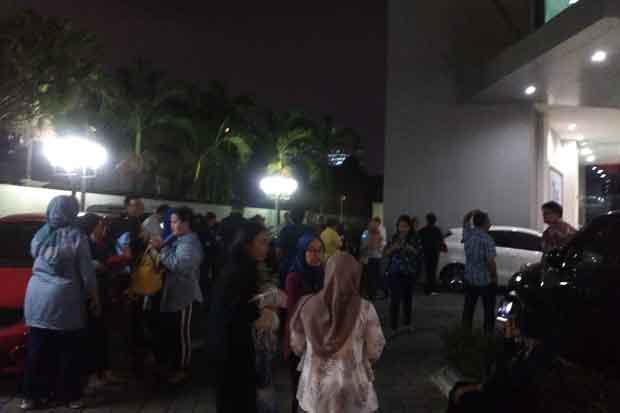 Gempa 7,4 SR Terasa...