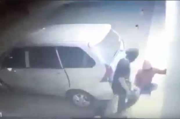 Terekam CCTV, Empat...