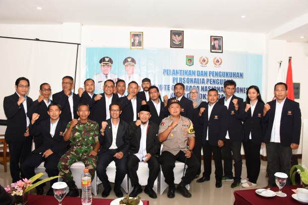 Bupati Hadiri Pelantikan...