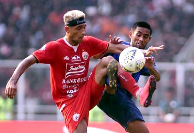 Persija Dipaksa Berbagi...