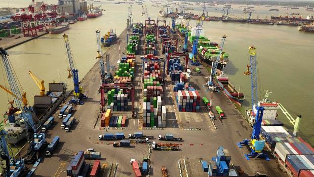 Arus Peti Kemas Transhipment...