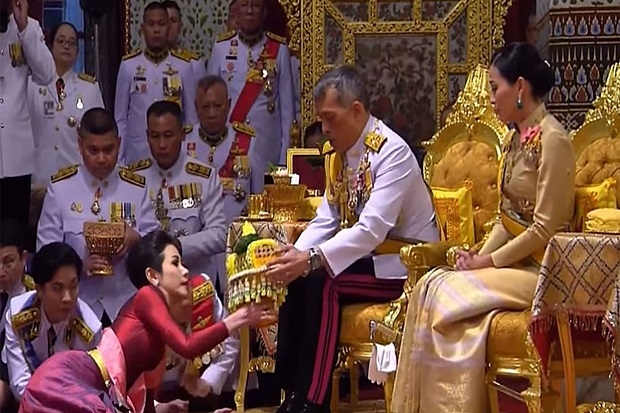 Disaksikan Istri Baru,...