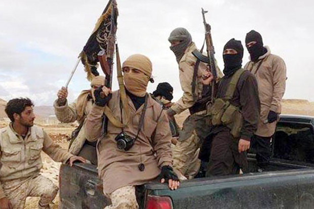 Al-Qaeda Serang Kamp...