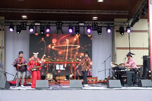 Keren, Band Wonderful...