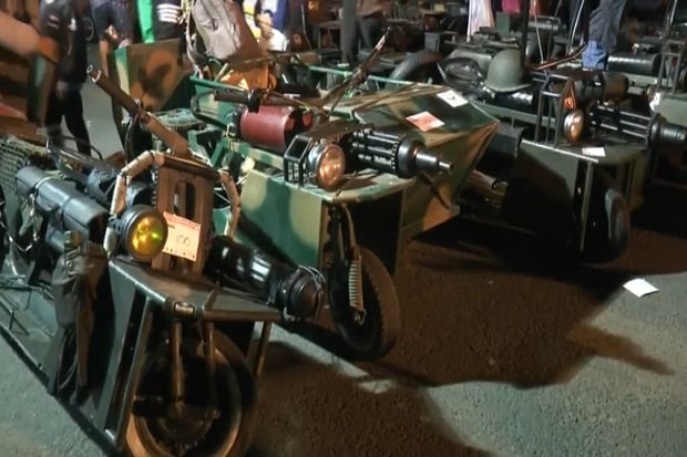 Ratusan Vespa Berbentuk...