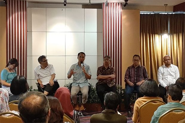 Pemerintah Dituntut...