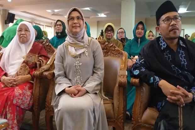 Putri Kiai Maruf Amin...