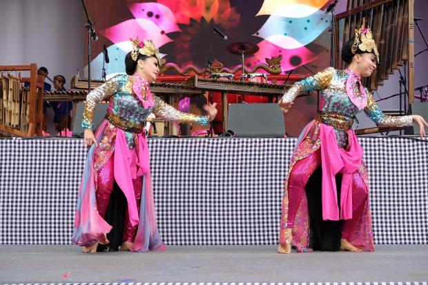 Hentakan DJ dan Tari...