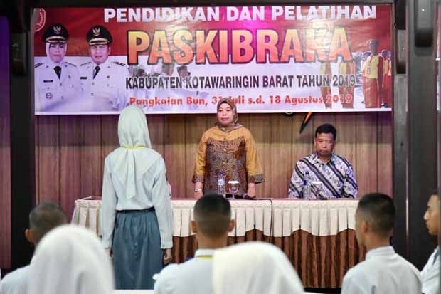 Bupati Kobar Nurhidayah...