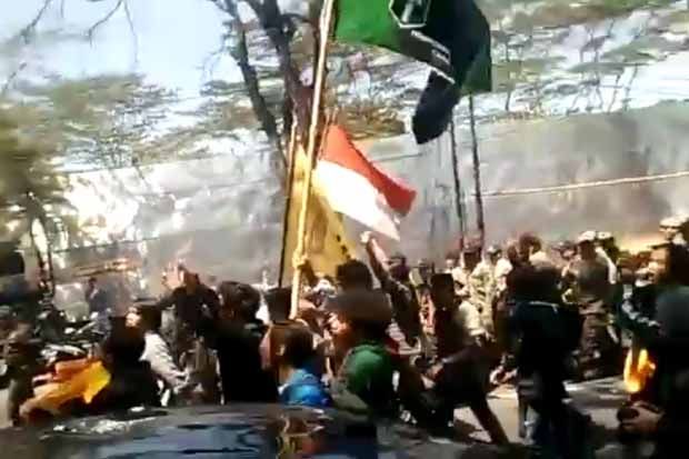 Mahasiswa Teriak Lawan...