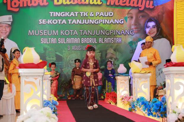 Lomba Busana Melayu...