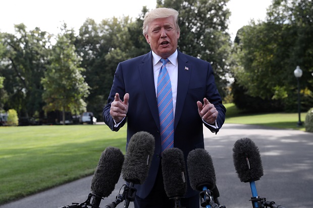 Trump Desak Parlemen...
