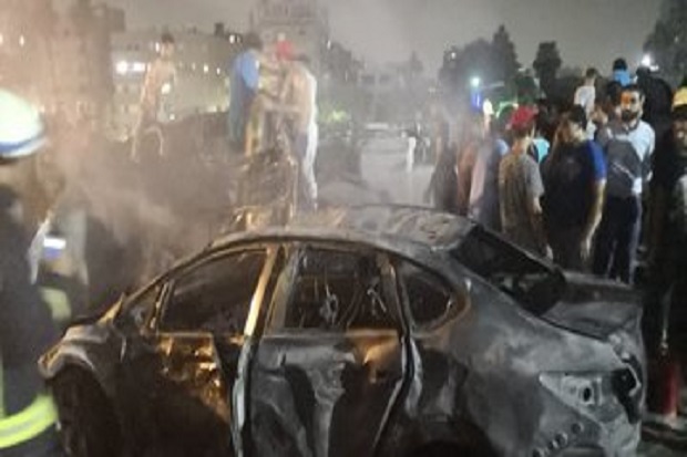 Mobil Lawan Arus Meledak...