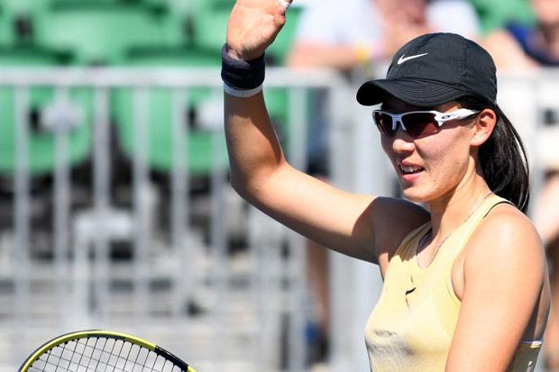 Zheng Saisai Rebut Trofi...