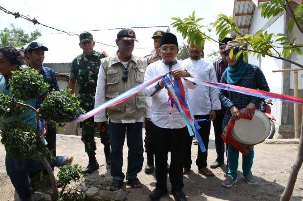 Bupati Resmikan Bantuan...