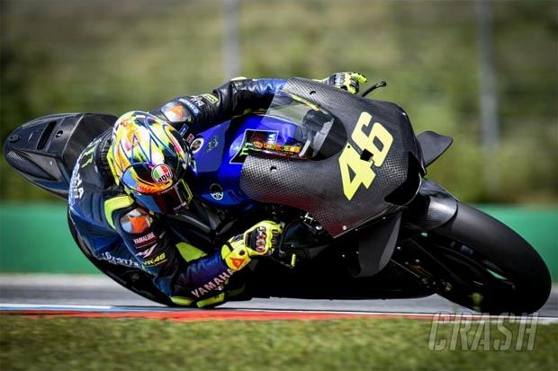 Valentino Rossi Jatuh...