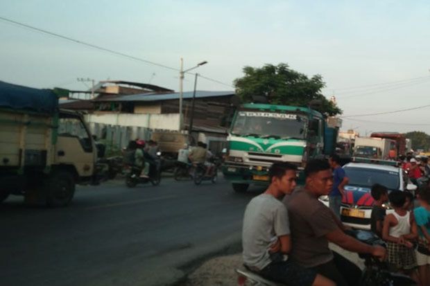 Jalan Berlubang, Truk...