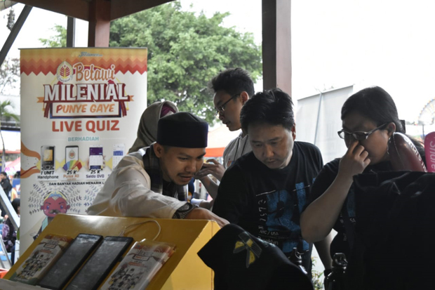 Kuismilioner Gelar Live...