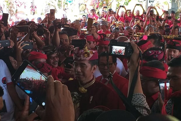 Jokowi-JK Tiba di Arena...