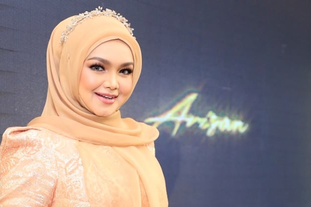 Lewat Simplysiti, Siti...