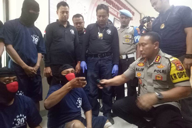 Satroni Gerai Ponsel...