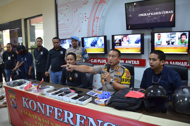 Cerita Perburuan Tiga...