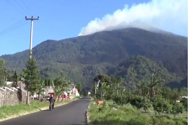 Gunung Ciremai Terbakar,...