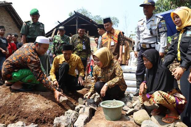 Pemkab Serang Perbaiki...