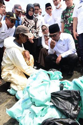 Gubernur Jabar Minta...