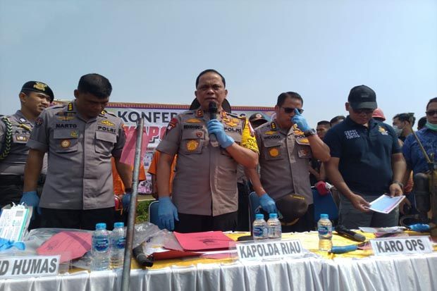 Polda Riau Tetapkan...