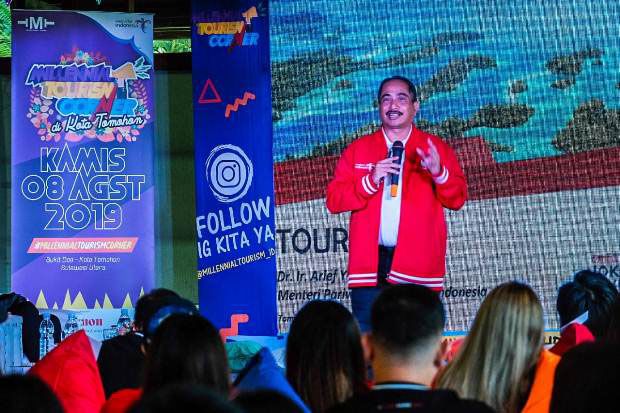 Facebook dan Traveloka...