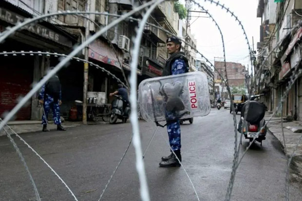 Kashmir Bergejolak,...