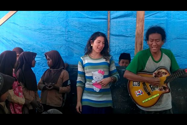 Bule Cantik Ini Siap...