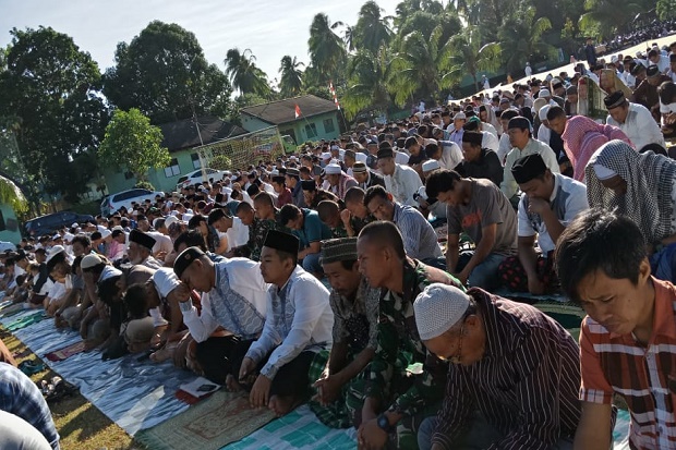 Ribuan Umat Islam di...