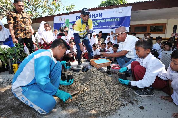Amman Mineral Tanamkan...