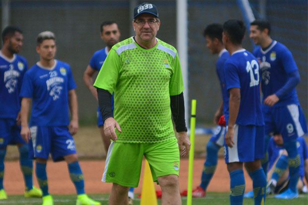 Robert Siapkan Pengganti...