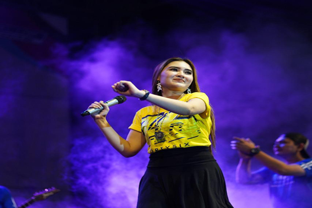 Aksi Panggung Nella...