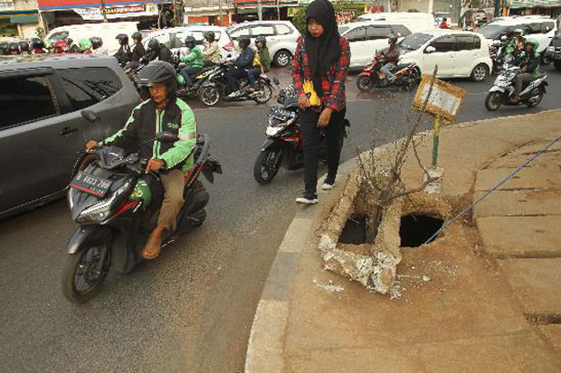Warga Depok Nikmati...