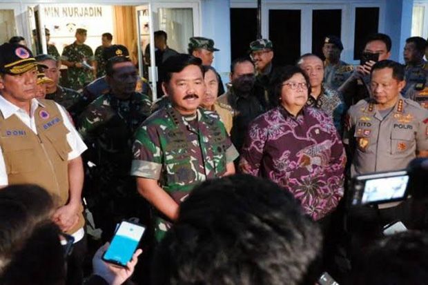 Kepala BNPB bersama...