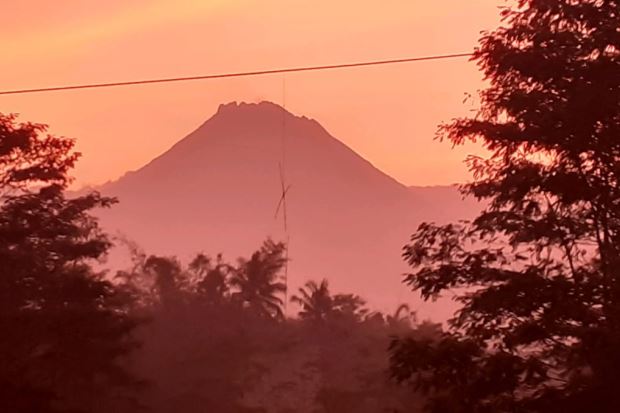 Status Waspada, Gunung...