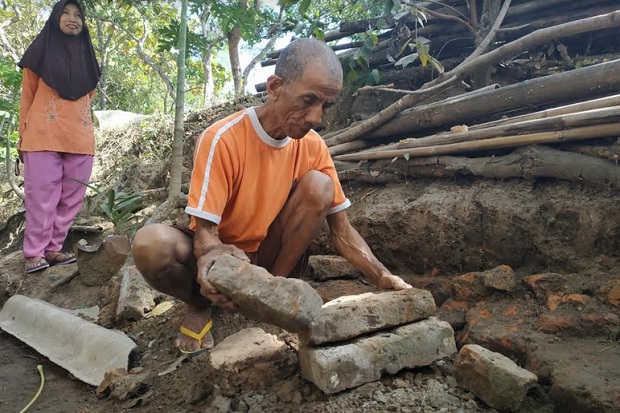 Struktur Batu Bata Kerajaan...