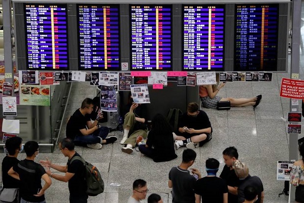 Bandara Hong Kong Dibuka...