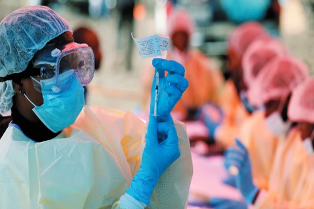 90% Pasien Ebola Bisa...