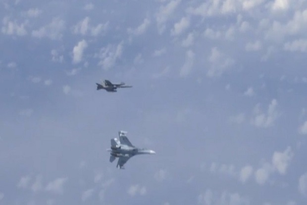 Jet Tempur Su-27 Usir...