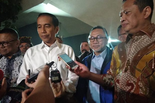 Datang ke Gedung DPR,...