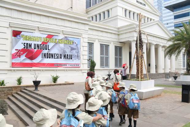 Tanamkan Cinta Tanah...