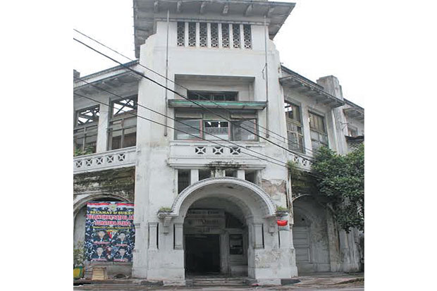 Supermarket Pertama...