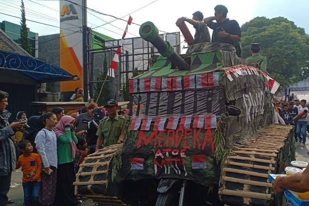 HUT RI, Pedagang Seragam...