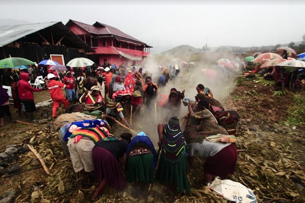 Redam Konflik, Bupati...