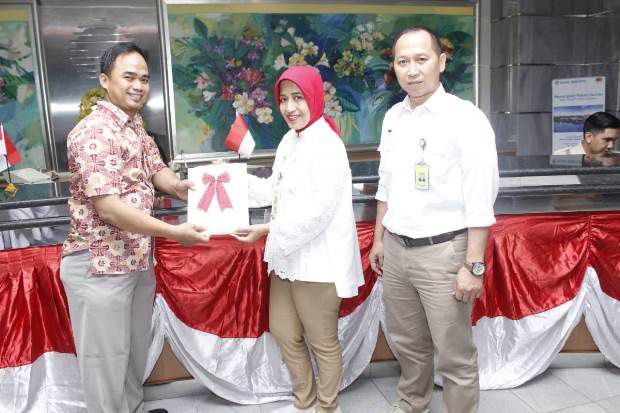 Bank Bukopin Menyerahkan...